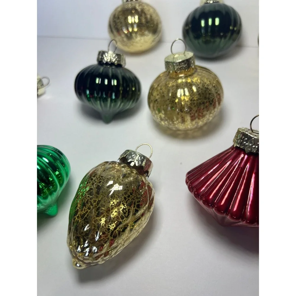 Vintage Style Shiny Glass Christmas Ornaments Lot of 16 Red Green‎ Gold Ribbed